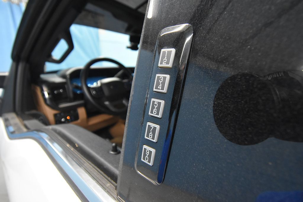 Used 2024 Ford F350 Lariat w/ Chrome Package AWD/4WD image 4