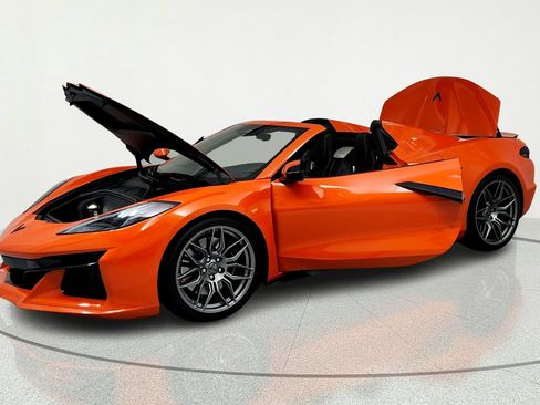 Used 2025 Chevrolet Corvette Z06 RWD image 9
