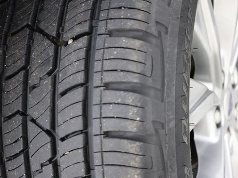 Used 2021 Ford Explorer XLT w/ Equipment Group 202A AWD/4WD image 15