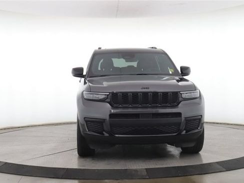 Used 2025 Jeep Grand Cherokee L Altitude AWD/4WD image 12