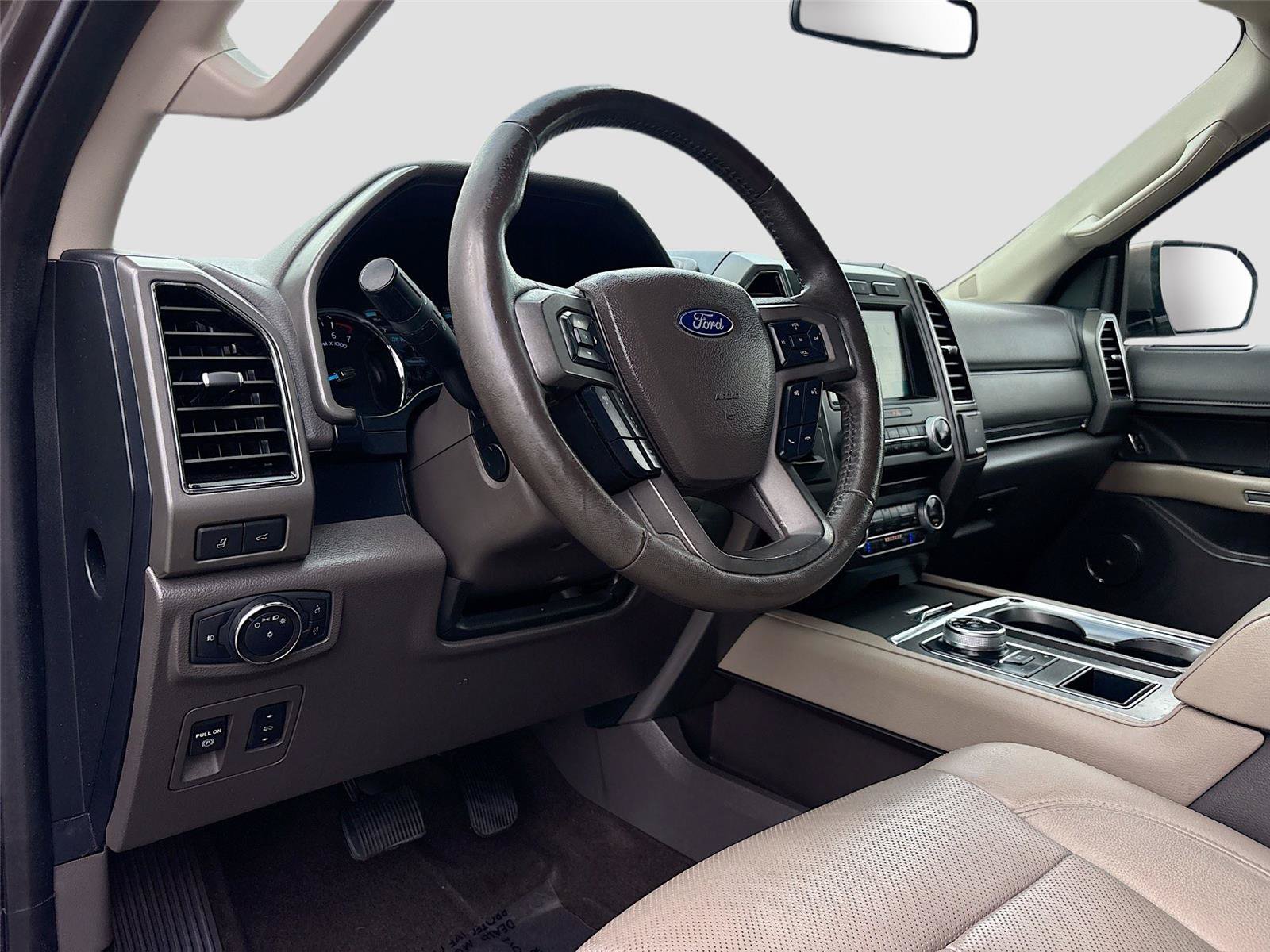 Used 2018 Ford Expedition XLT w/ Equipment Group 202A RWD image 9