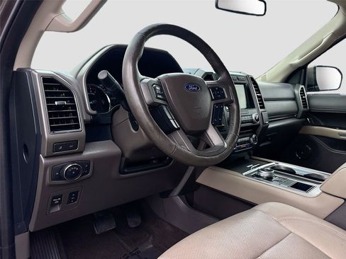Used 2018 Ford Expedition XLT w/ Equipment Group 202A RWD image 9