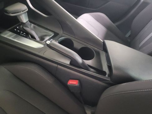 Used 2025 Hyundai Elantra SE FWD image 26