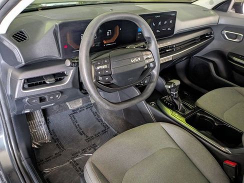 Used 2025 Kia K4 FWD image 14