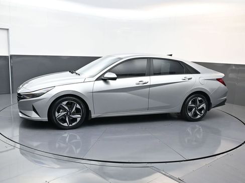 Used 2023 Hyundai Elantra SEL w/ Convenience Package image 6