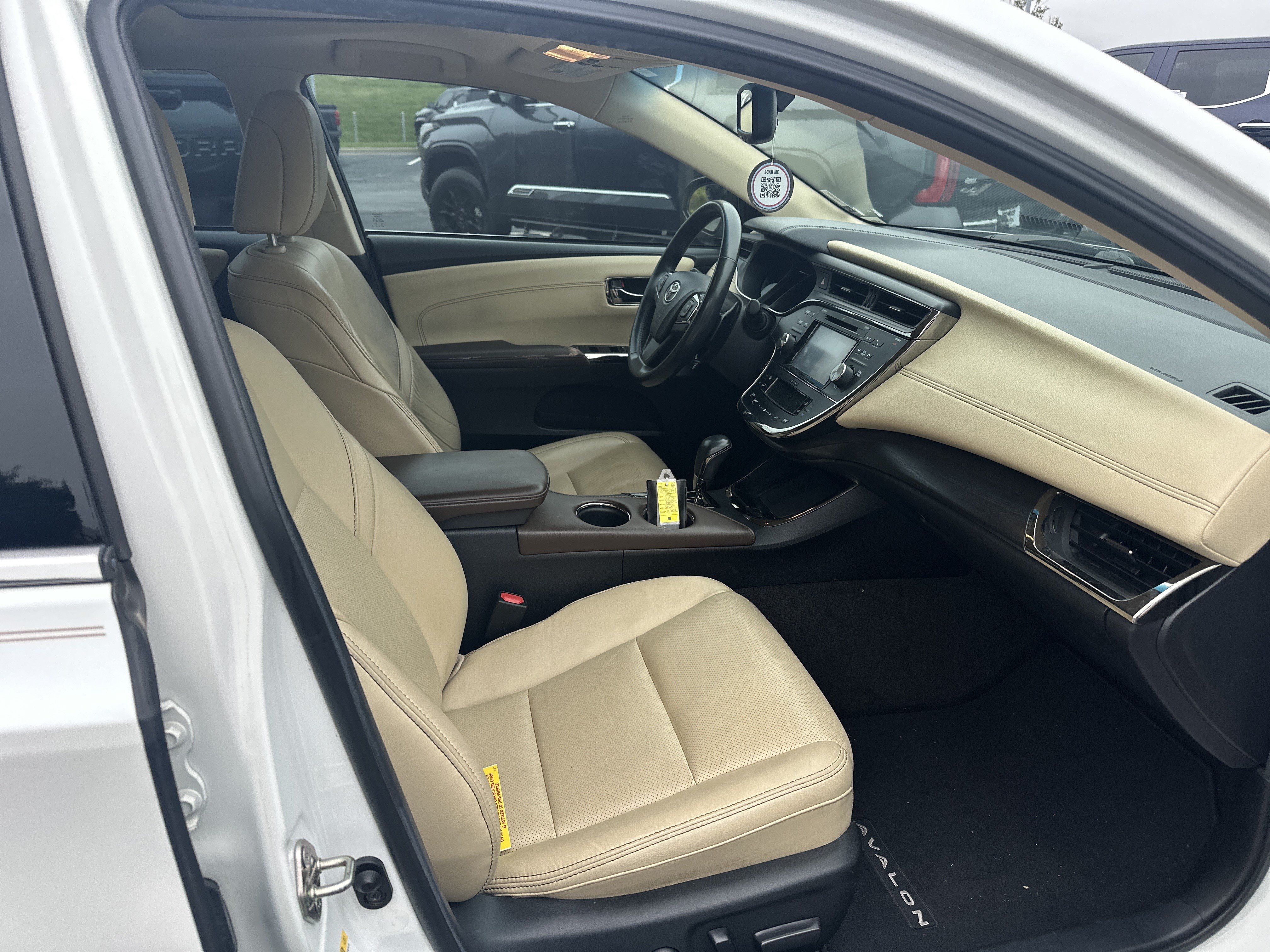 Used 2016 Toyota Avalon Limited FWD image 28