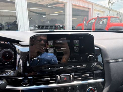 Used 2025 Nissan Pathfinder Platinum w/ Cargo Package FWD image 21