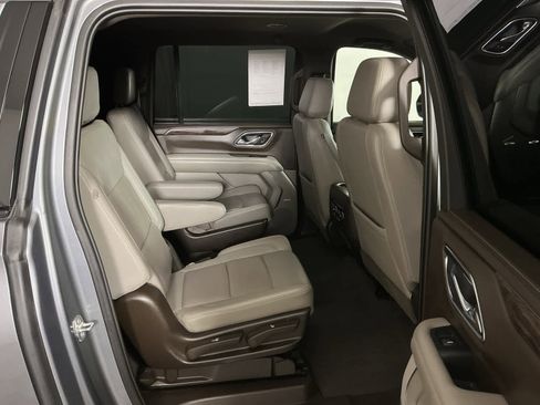 Used 2021 Chevrolet Suburban Z71 w/ Z71 Off-Road Package image 17