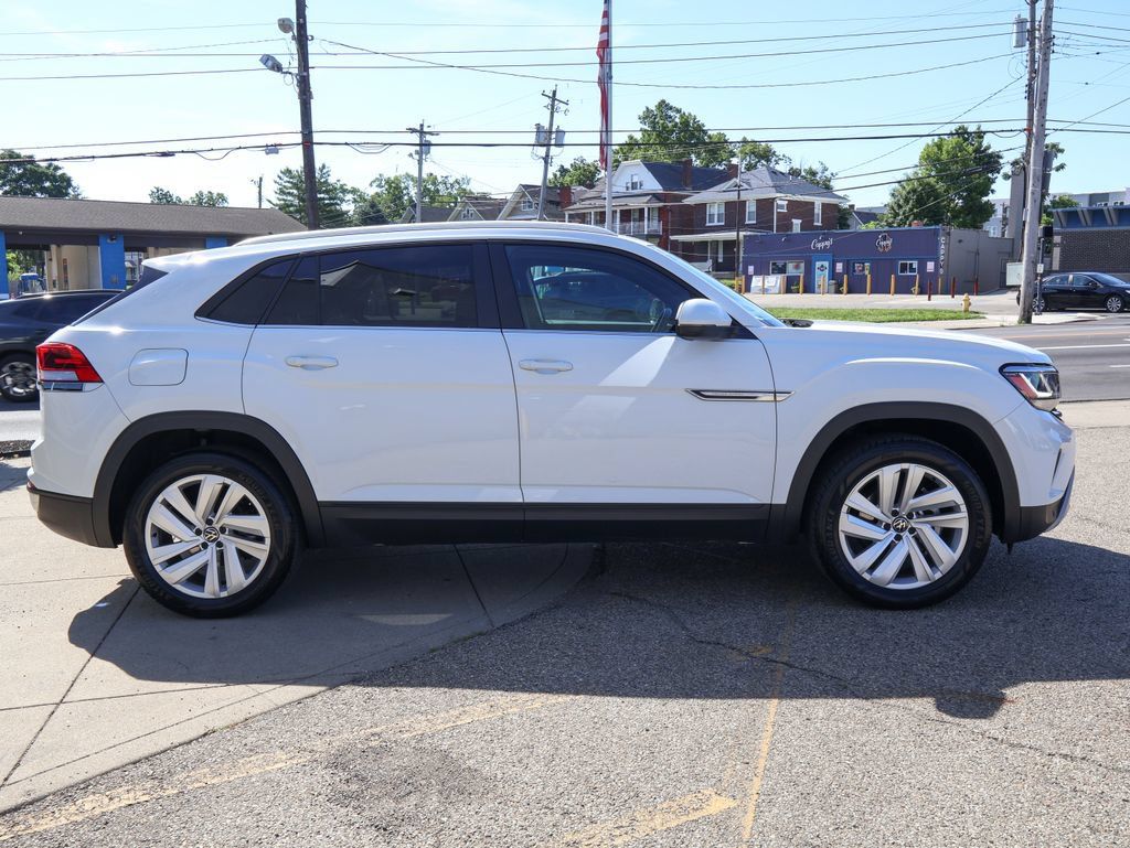 Used 2023 Volkswagen Atlas Cross Sport SE w/ Panoramic Sunroof Package FWD image 6