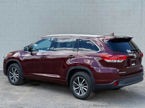 Used 2017 Toyota Highlander XLE w/ Carpet Mat Package AWD/4WD image 5