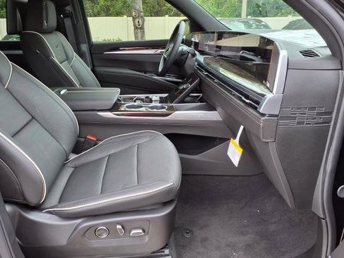 New 2026 Cadillac Escalade Luxury w/ Touring Package RWD image 9