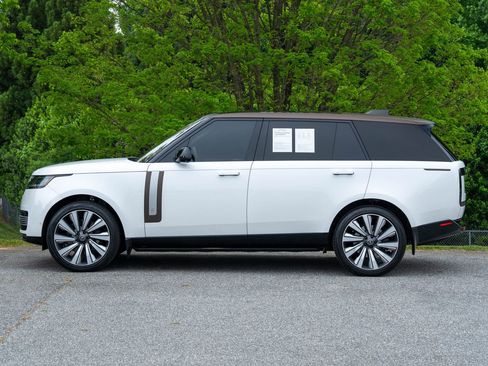 Used 2023 Land Rover Range Rover SV AWD/4WD image 3