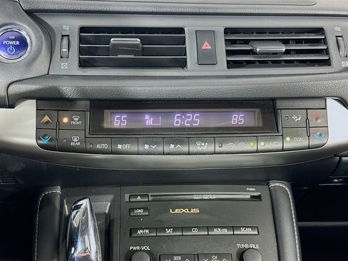 Used 2011 Lexus CT 200h image 24