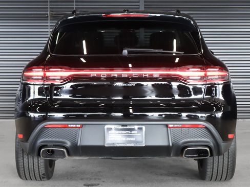Certified 2023 Porsche Macan image 9