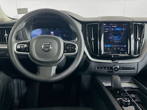 Used 2025 Volvo XC60 B5 Plus image 18