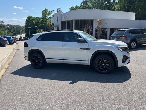 New 2025 Volkswagen Atlas Cross Sport SEL R-Line image 2
