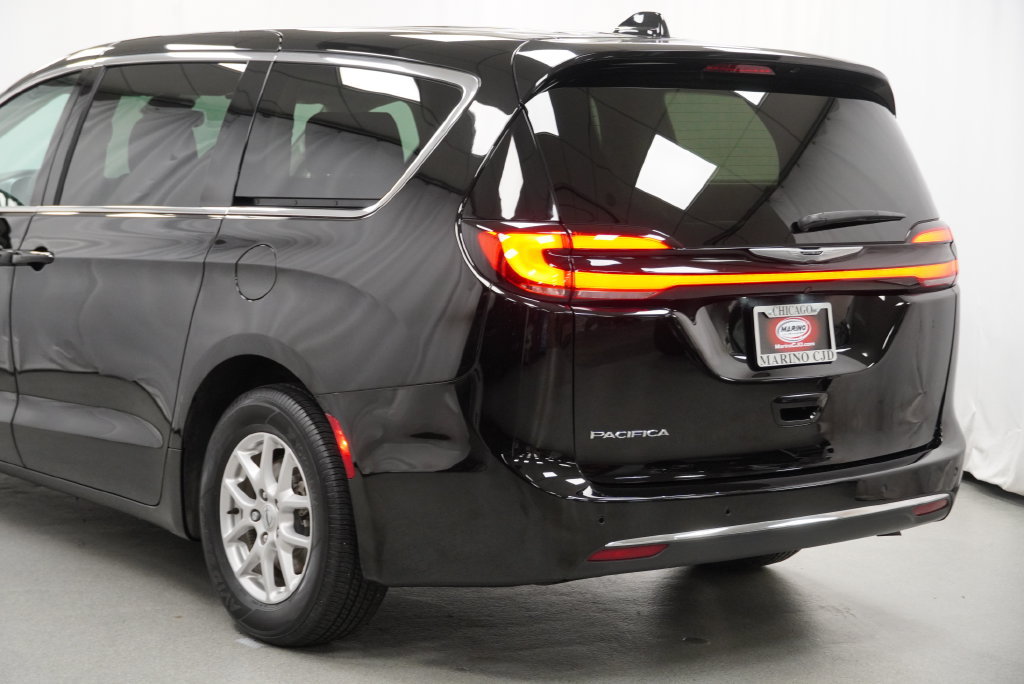 Certified 2024 Chrysler Pacifica Touring-L FWD image 27