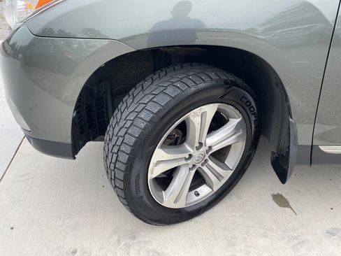 Used 2012 Toyota Highlander Limited w/ Tow Pkg AWD/4WD image 15