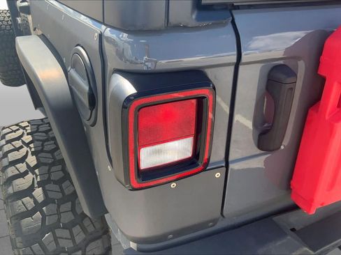 Used 2021 Jeep Wrangler Unlimited Rubicon AWD/4WD image 29