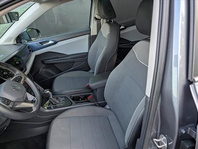 Certified 2023 Volkswagen Taos SE w/ Panoramic Sunroof Package FWD image 25