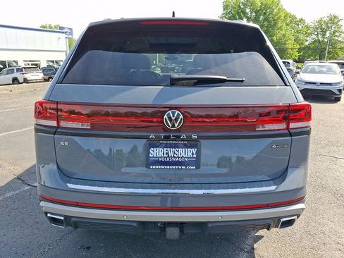 Used 2024 Volkswagen Atlas Peak Edition SE AWD/4WD image 5
