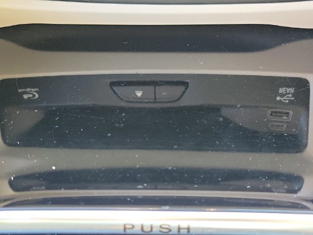 Used 2024 Chrysler Pacifica Limited w/ Uconnect Theater Family Group FWD image 21