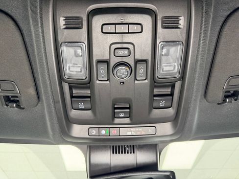 Used 2024 GMC Yukon XL SLT w/ SLT Luxury Package AWD/4WD image 14