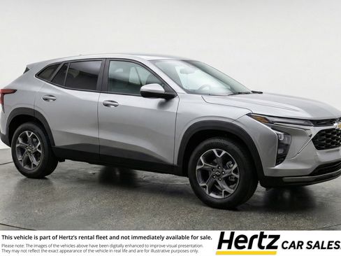 Used 2025 Chevrolet Trax LT image 1