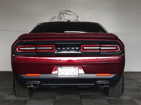 Used 2018 Dodge Challenger SXT image 19