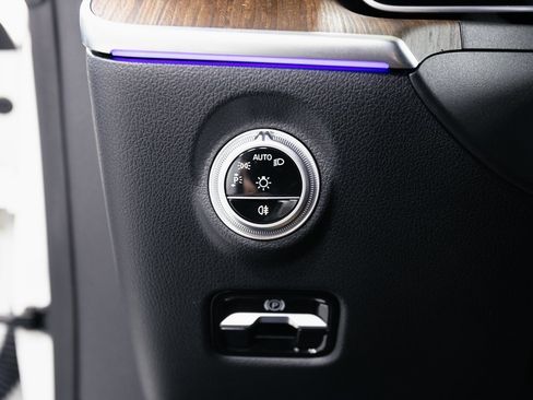 Used 2024 Mercedes-Benz CLE 300 4MATIC Cabriolet image 10