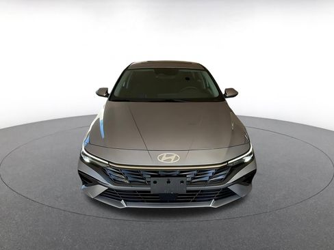 Used 2025 Hyundai Elantra SEL image 4