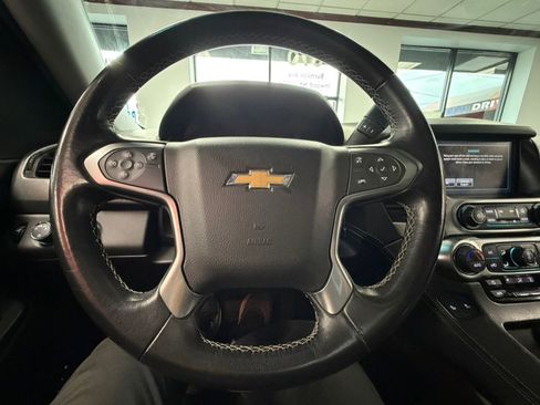 Used 2020 Chevrolet Suburban LT image 44