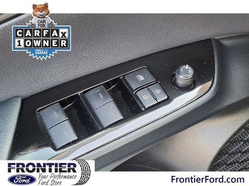 Used 2019 Toyota Prius XLE image 16