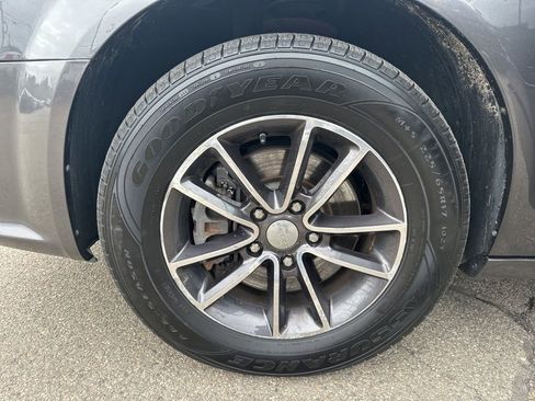 Used 2016 Dodge Grand Caravan SXT image 32