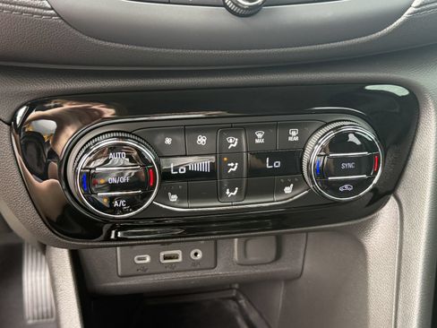 Used 2022 Buick Encore GX Essence w/ Advanced Technology Package FWD image 30