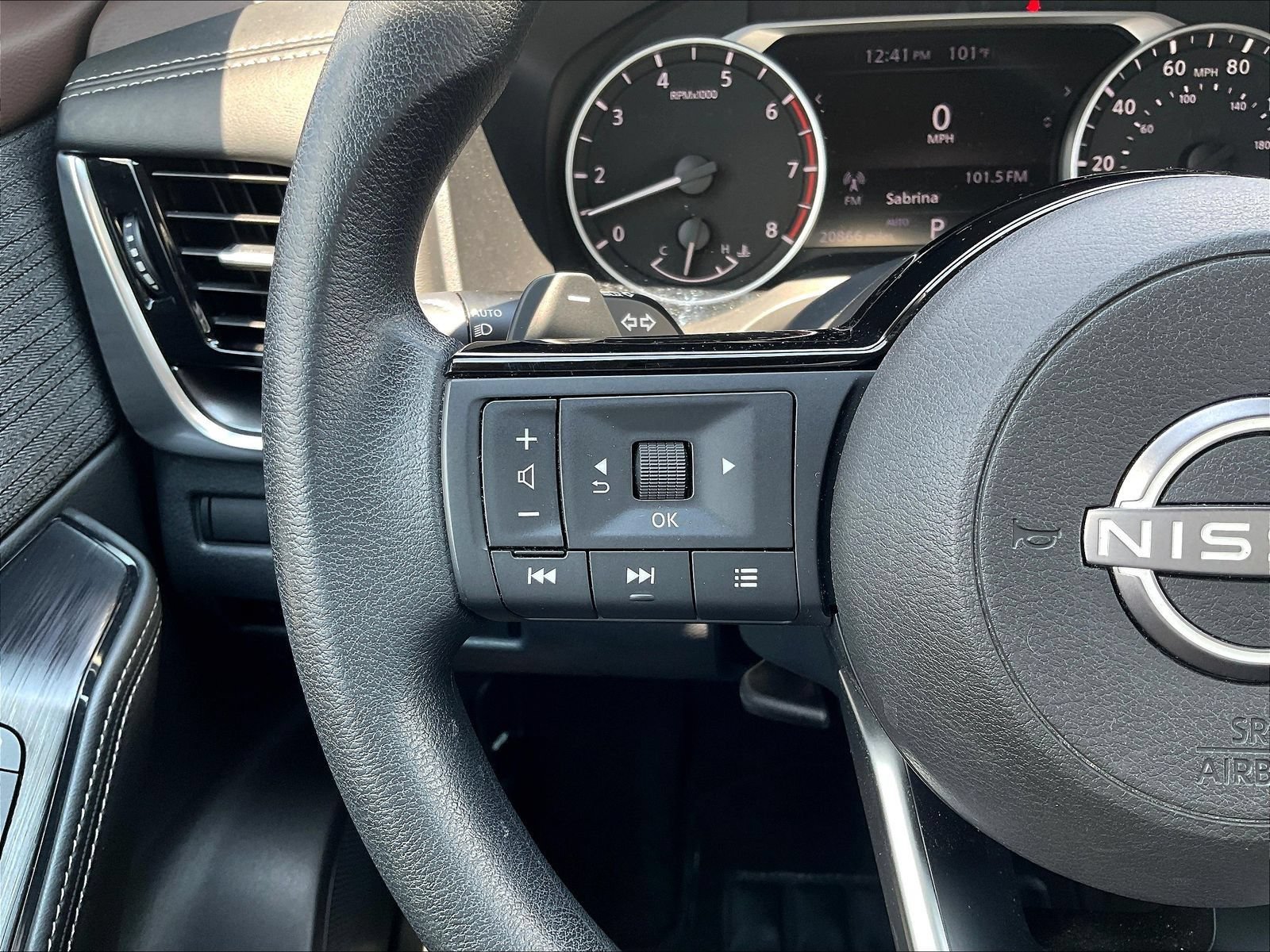 Used 2023 Nissan Rogue SV AWD/4WD image 25