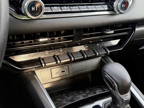 Used 2024 GMC Canyon Elevation w/ Convenience Package image 27