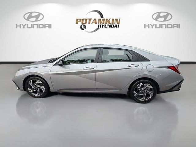 Certified 2025 Hyundai Elantra Sport FWD image 8