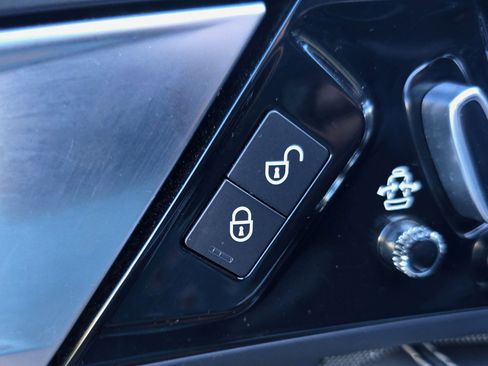 Used 2016 Jaguar F-TYPE R image 43