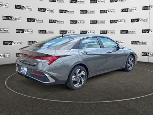 Used 2024 Hyundai Elantra Limited FWD image 6