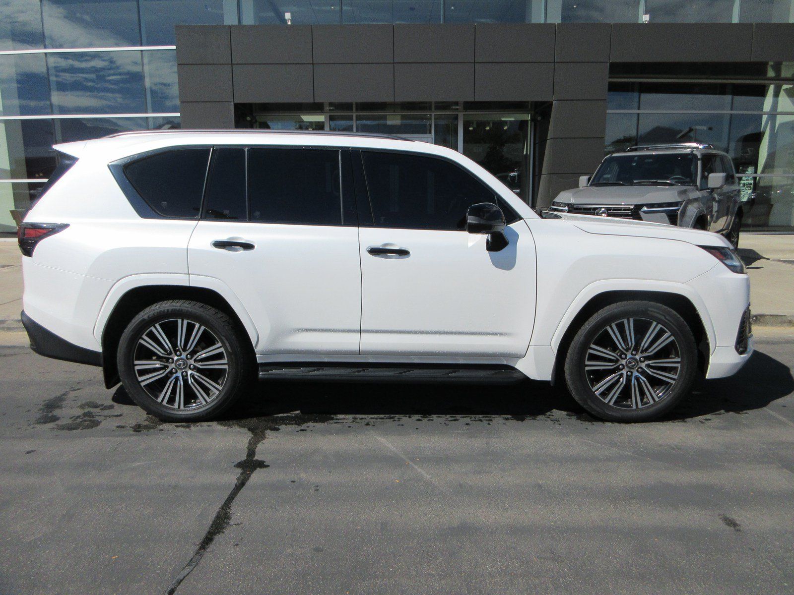 Used 2023 Lexus LX 600 4WD w/ Appearance Package image 11