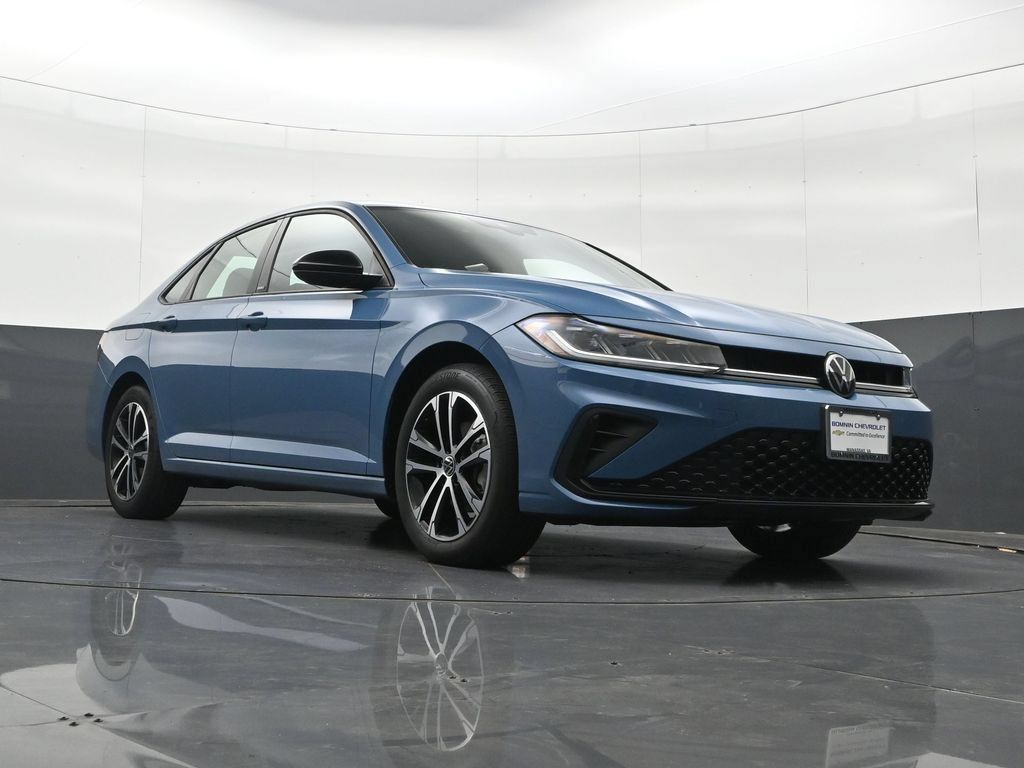 Used 2025 Volkswagen Jetta Sport FWD image 36