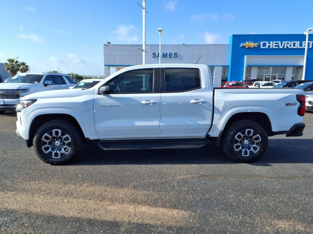 Used 2025 Chevrolet Colorado Z71 AWD/4WD image 4