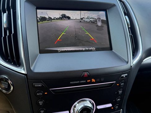 Used 2019 Ford Edge Titanium w/ Cold Weather Package FWD image 18