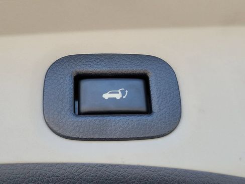 Used 2015 Nissan Rogue SV w/ SV Premium Package FWD image 11