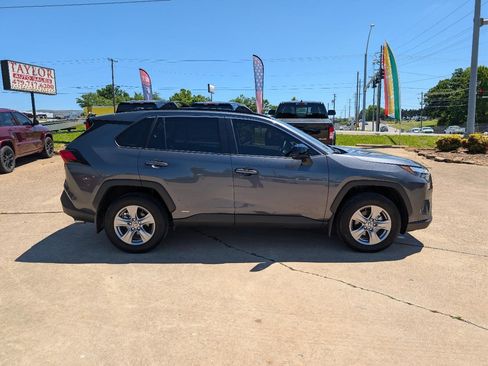 Used 2025 Toyota RAV4 LE AWD/4WD image 4