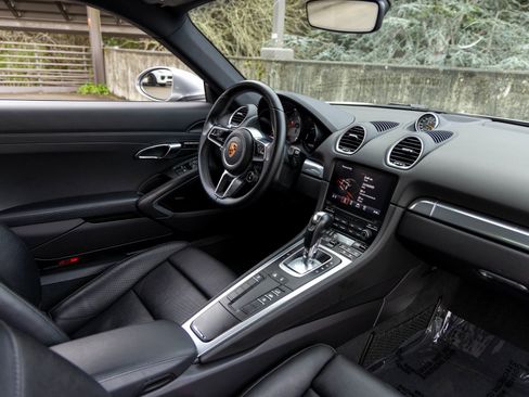 Used 2018 Porsche 718 Cayman S image 44