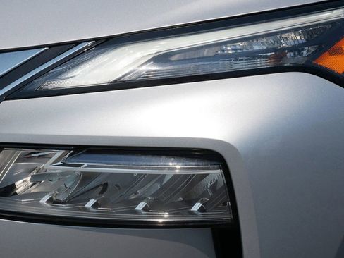 Used 2023 Nissan Rogue SV image 5