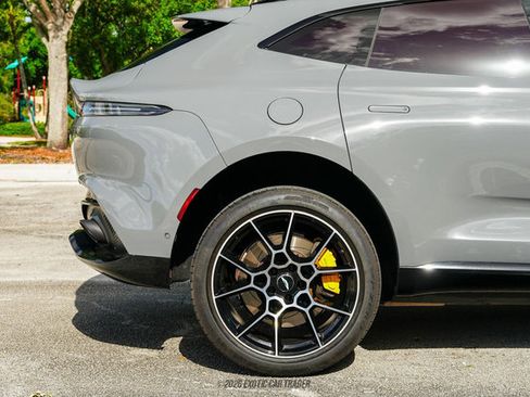 Used 2021 Aston Martin DBX AWD/4WD image 10
