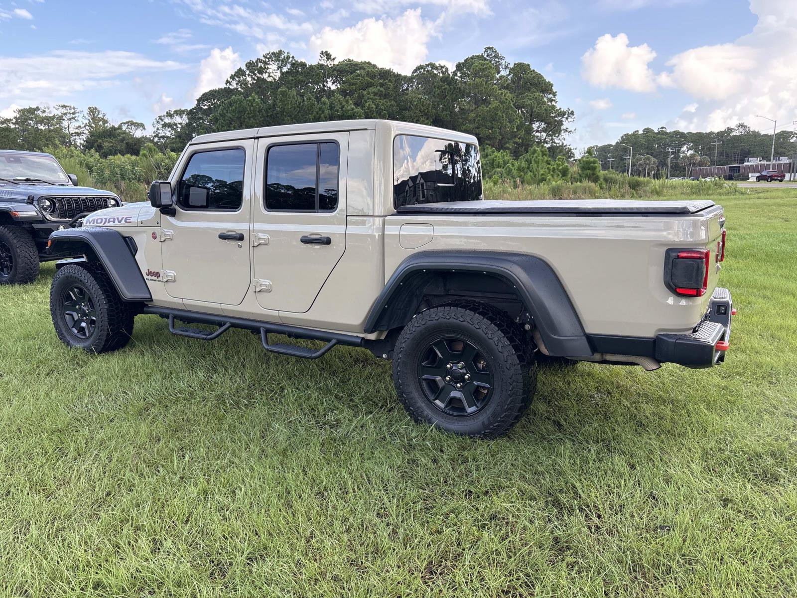 Used 2022 Jeep Gladiator Mojave w/ LED Lighting Group AWD/4WD image 5